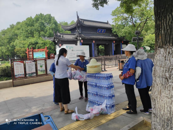 夏日送清涼｜潤(rùn)州保安&潤(rùn)馨物業(yè)工會(huì)看望慰問(wèn)一線(xiàn)員工