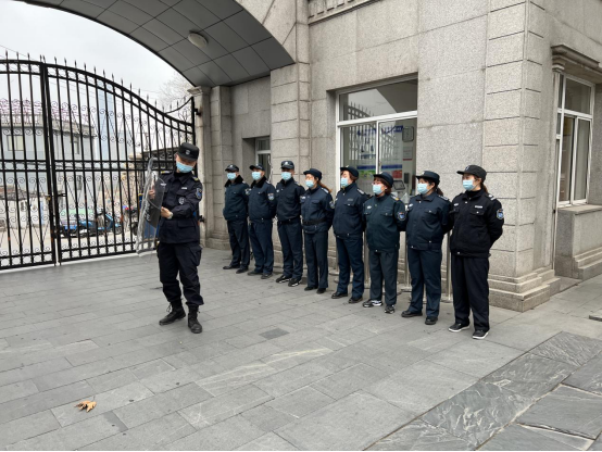 潤州保安公司組織鎮(zhèn)江崇實(shí)女子中學(xué)保安隊(duì)員進(jìn)行隊(duì)列及防爆器械訓(xùn)練